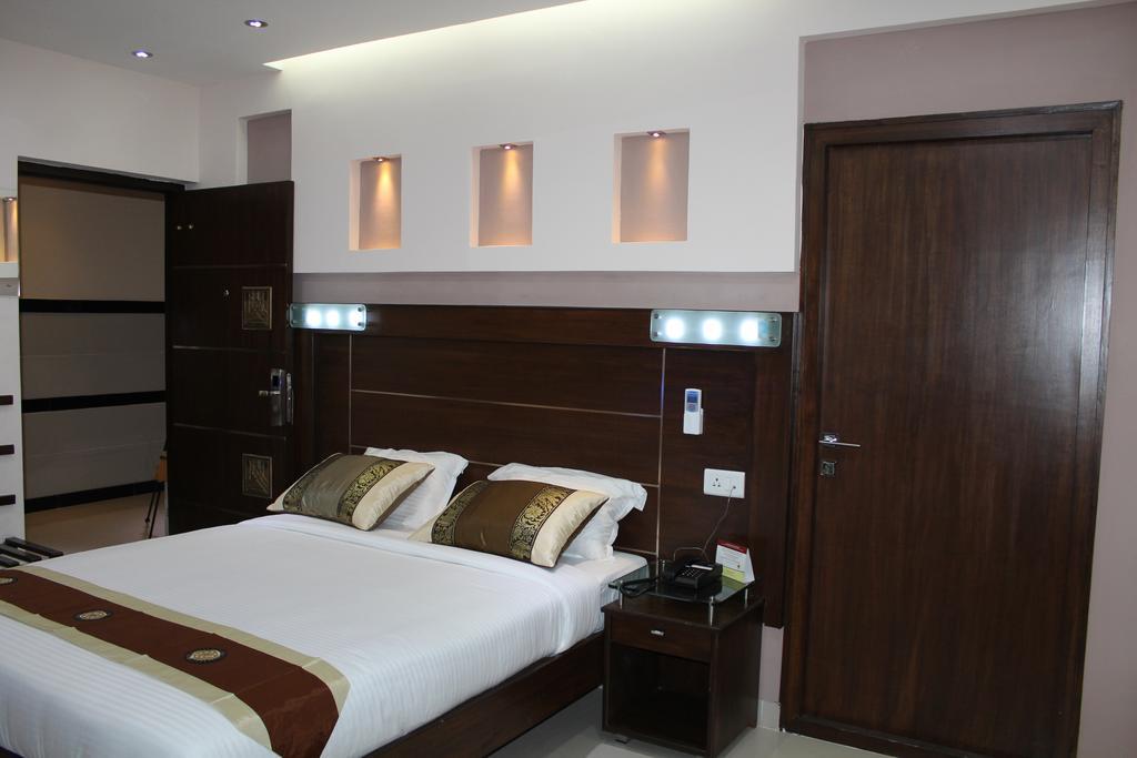 Maple Suites Bangalore Exteriör bild